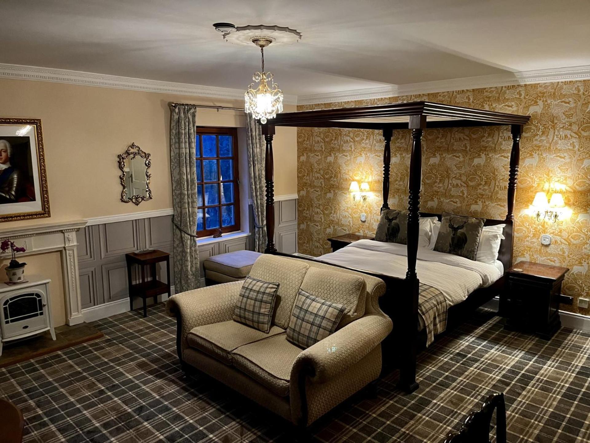 ไฮแลนด์ แบร์ ลอดจ์ แอนด์ ลักชัวรี แบร์ ฮัท Bed & Breakfast ดรัมนาดรอคิท ภายนอก รูปภาพ