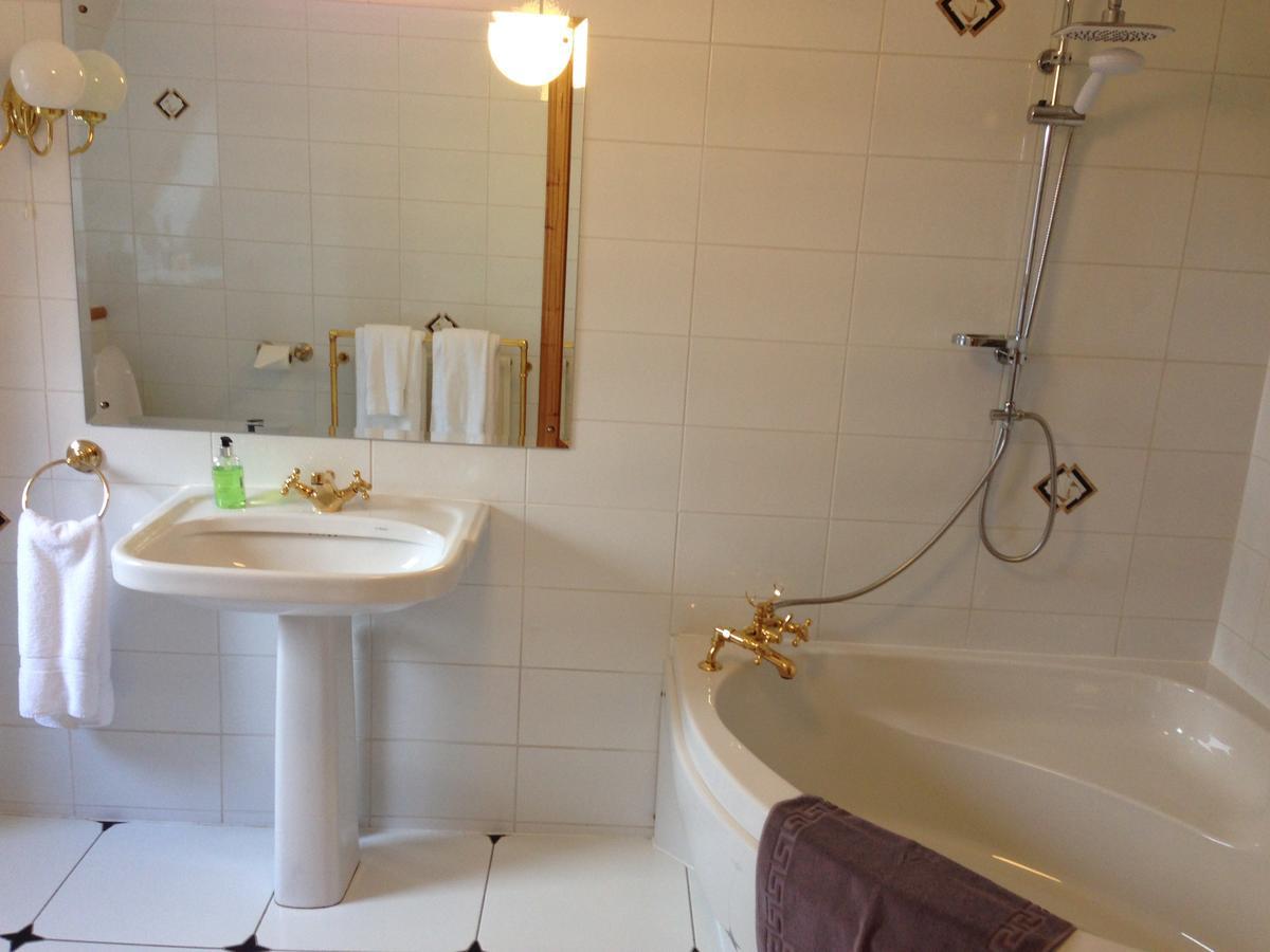ไฮแลนด์ แบร์ ลอดจ์ แอนด์ ลักชัวรี แบร์ ฮัท Bed & Breakfast ดรัมนาดรอคิท ภายนอก รูปภาพ