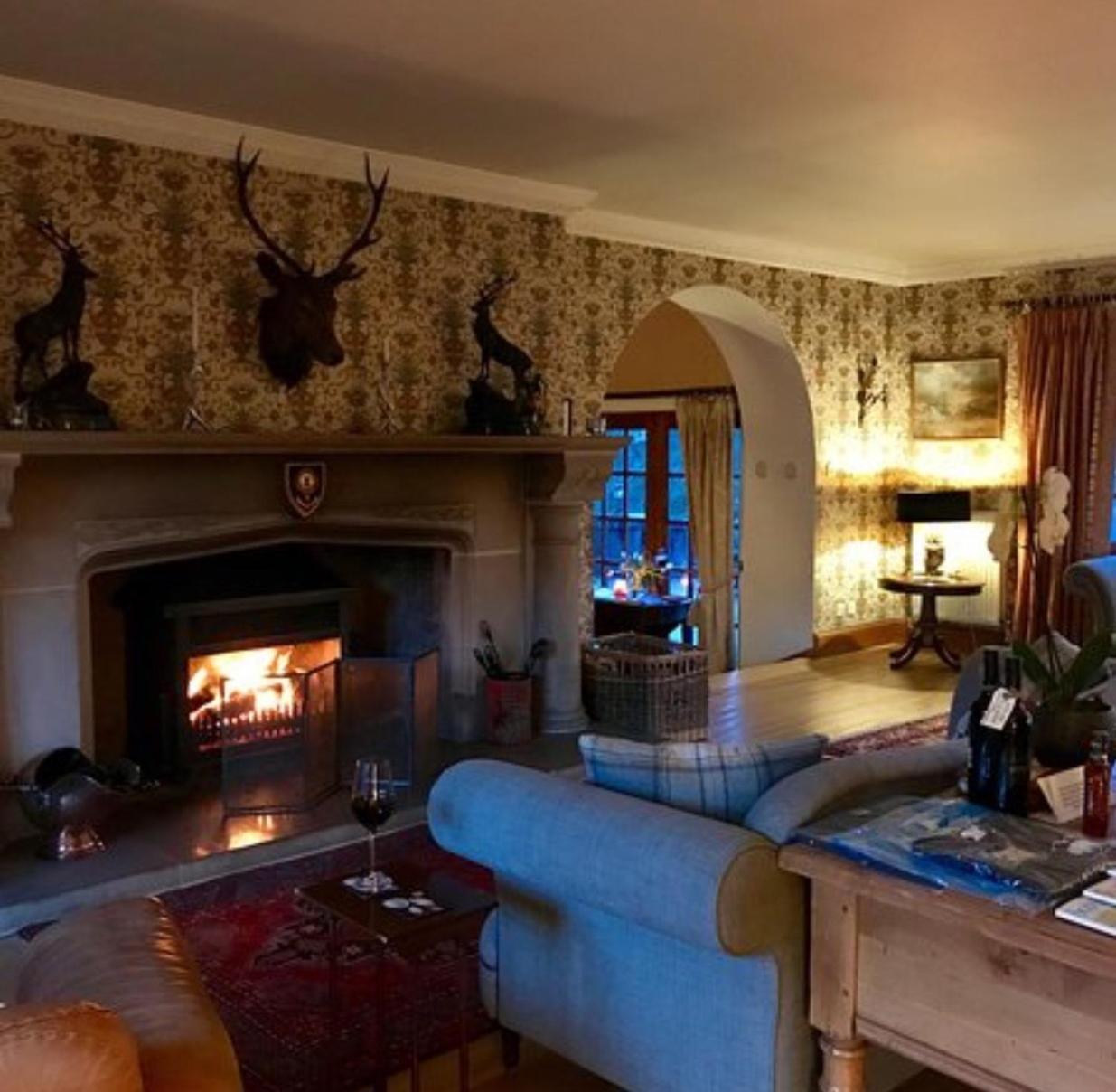 ไฮแลนด์ แบร์ ลอดจ์ แอนด์ ลักชัวรี แบร์ ฮัท Bed & Breakfast ดรัมนาดรอคิท ภายนอก รูปภาพ